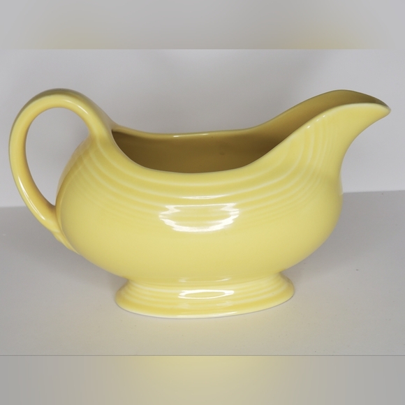 Vintage HLC Fiesta, Fiestaware Sun Yellow Gravy Boat - 18.5 Oz - Picture 1 of 4